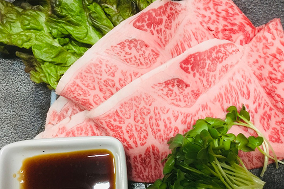 刺身から〆に至るまで様々な料理を楽しめる肉料理専門店！