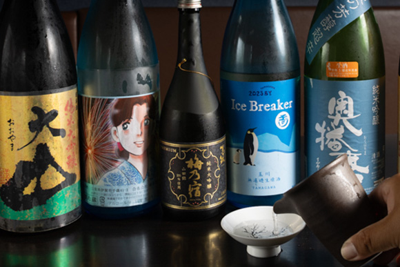 料理に合う厳選した全国各地の日本酒を取り揃えております！！